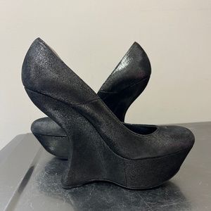 Alexander McQueen 5” Black Wavy Heel Platform Pumps